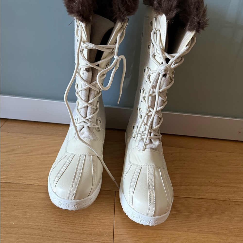 Women's Cream Lace-Up Boots